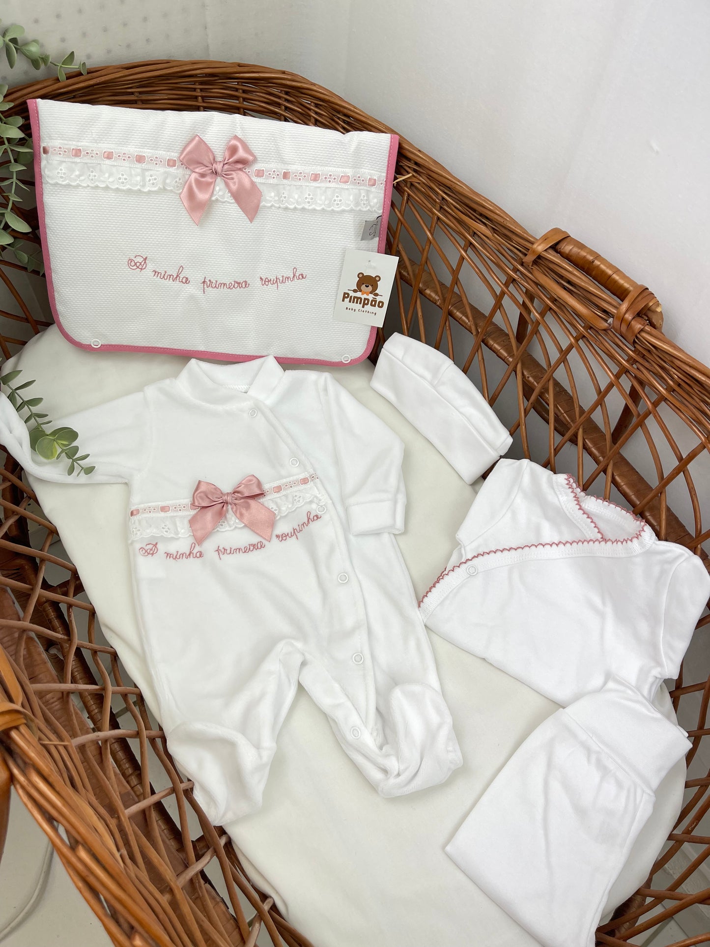 Conjunto “A minha primeira roupinha”