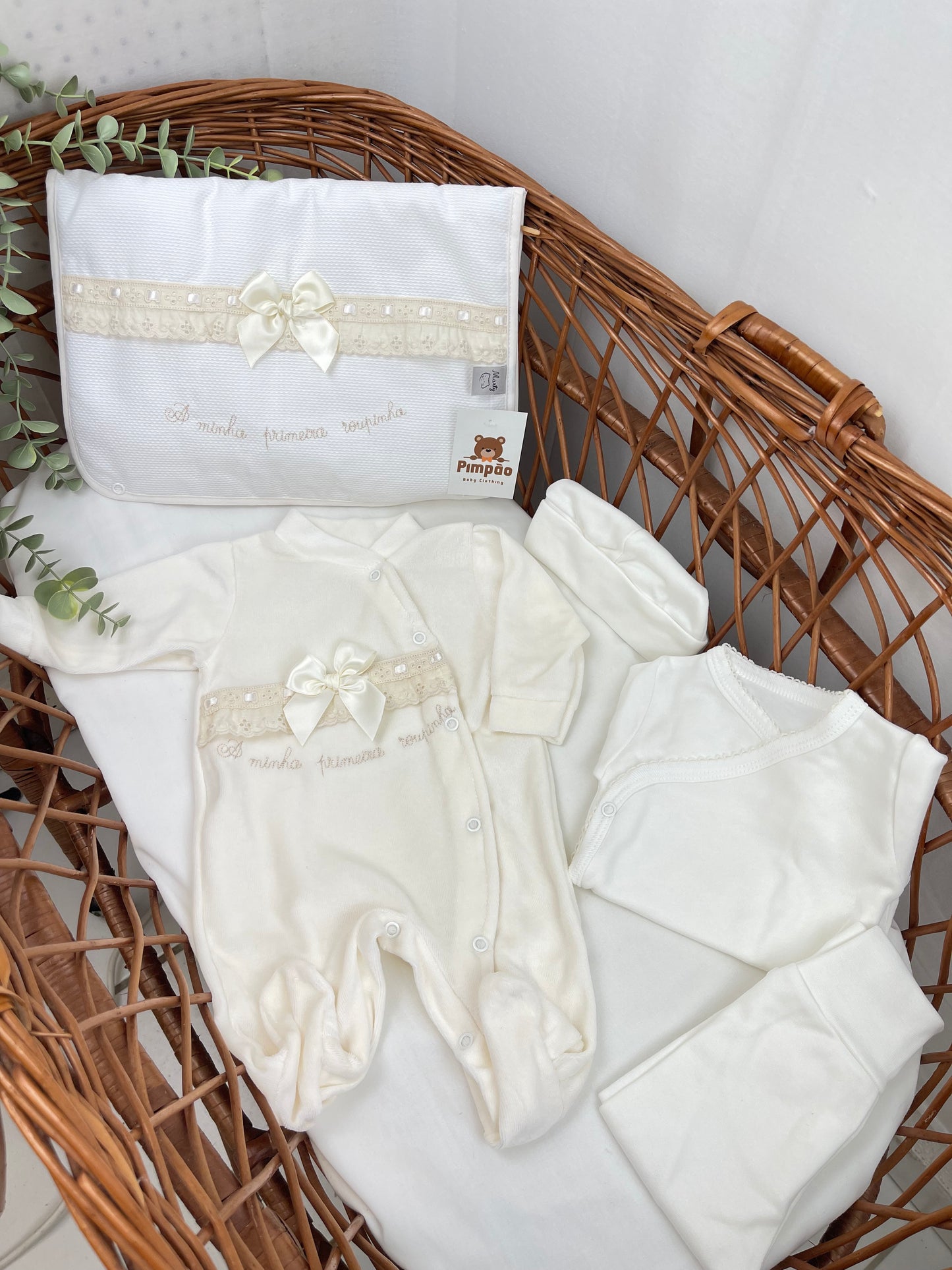 Conjunto “A minha primeira roupinha”